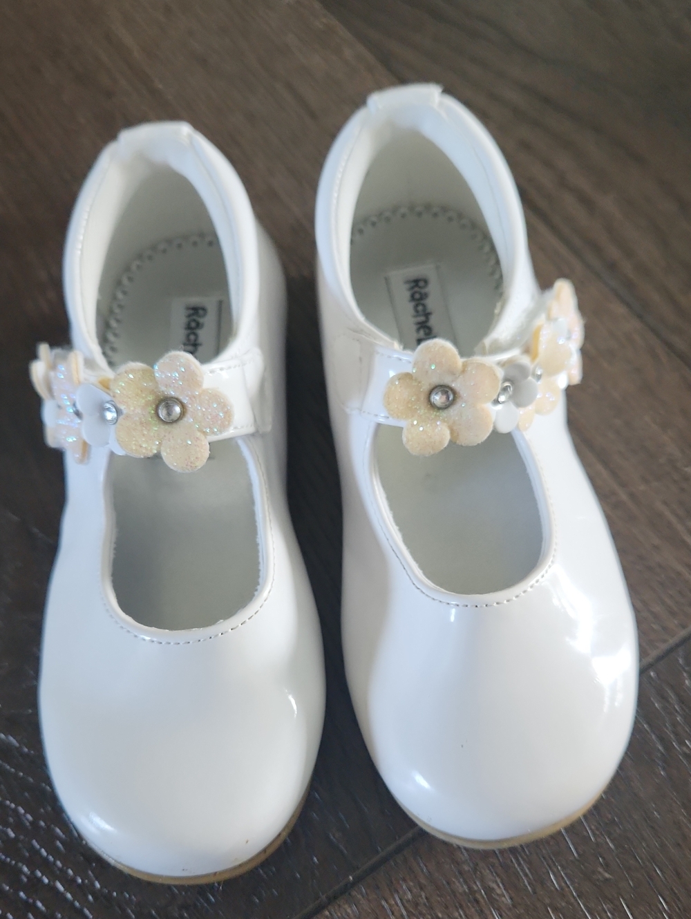 RACHEL SHOES- White w/ flowers. Size baby girl 9